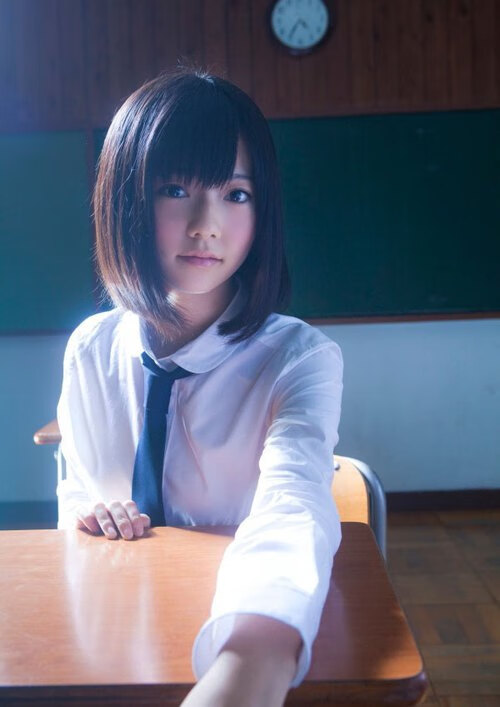 爱游戏中国电竞-【比赛现场】明星运动员的赛场风采与策略布局，明星跟运动员比赛的节目